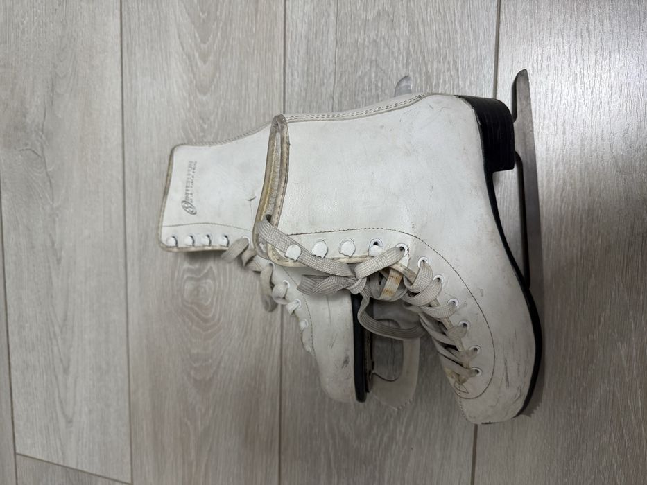 хоккейный 37(7000)фигурный 38(3000)