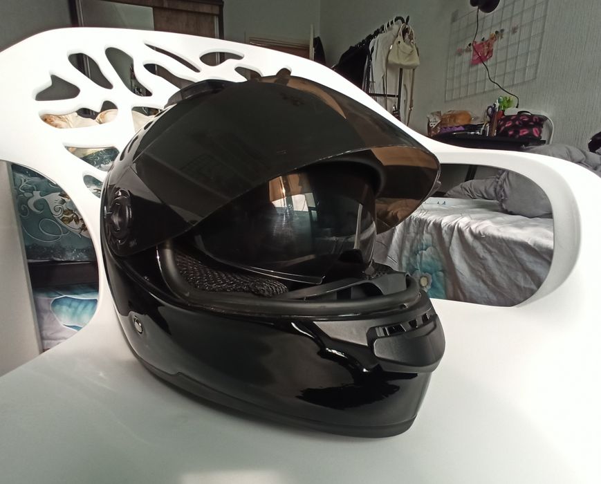 Срочно продается мотоциклетный шлем