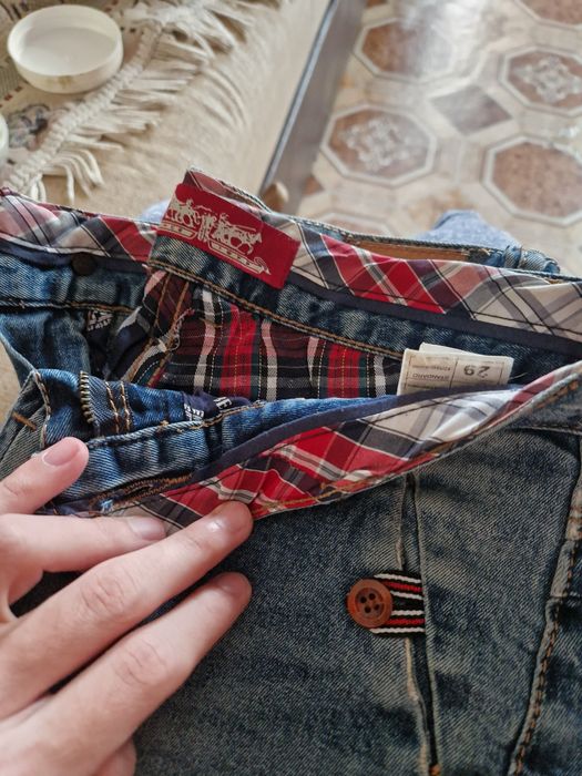 Продаются джинсы  Levi's