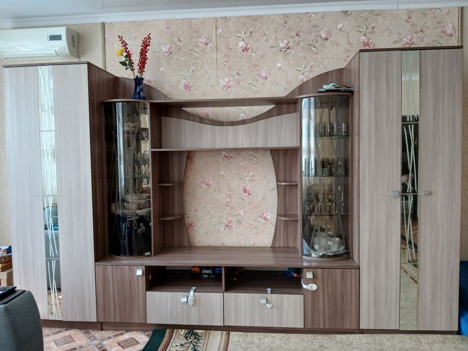 Продам стенку в зал