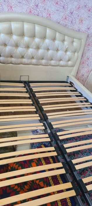 Продам 2хспальные кровати с матрасом, 160*2