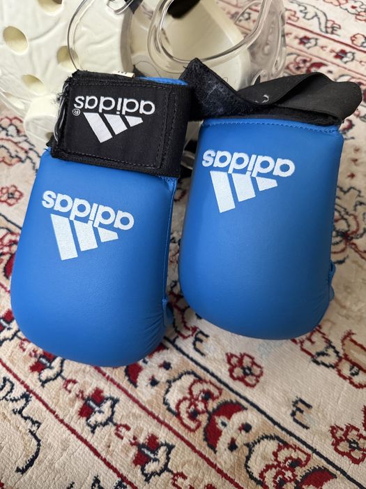 Продам боксерские перчатки, щитки, шлем