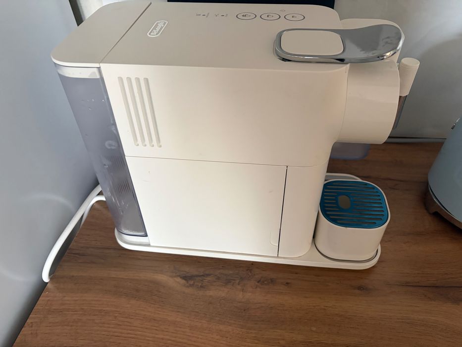 Кофемашина Nespresso с капучинатором