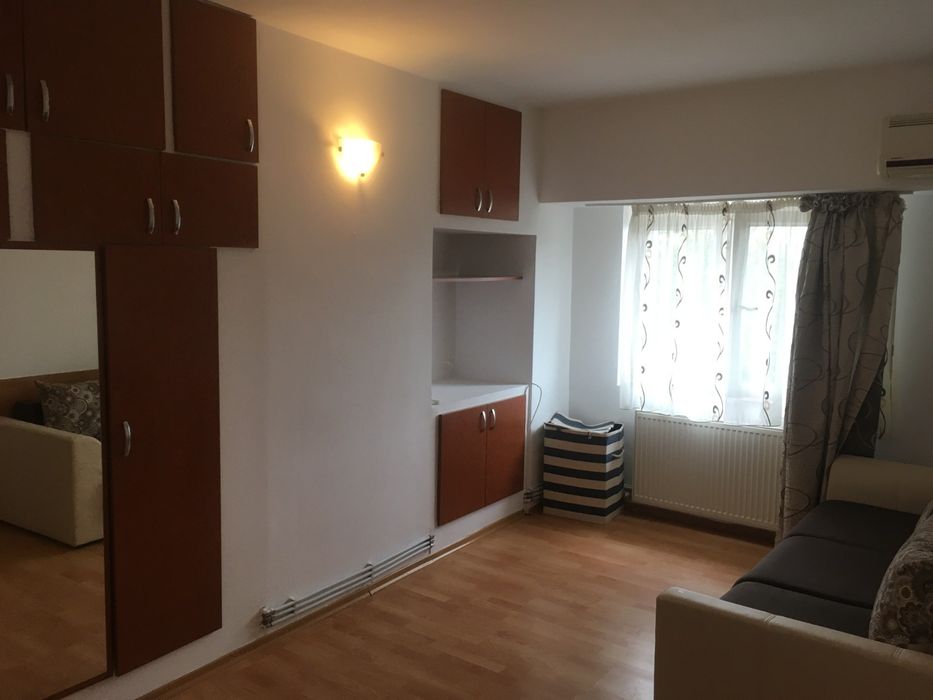 Propietar inchirierez garsoniera ultracentrala i