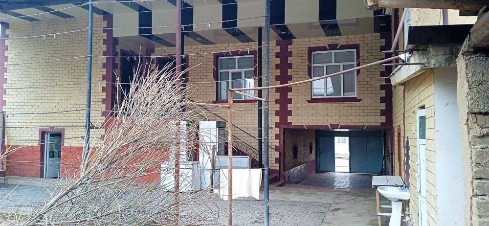 Продаю  7 комнатный дом подвал гараж в Райцентре