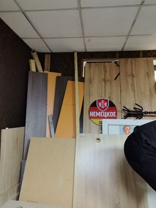 Отдам даром 2 стола и некоторые доски