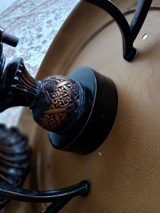 Продам люстры массивные