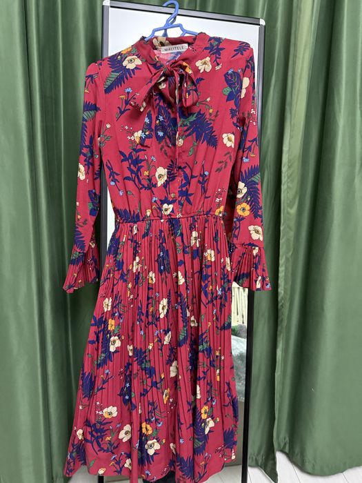 Тренч и платья по 5000 тг