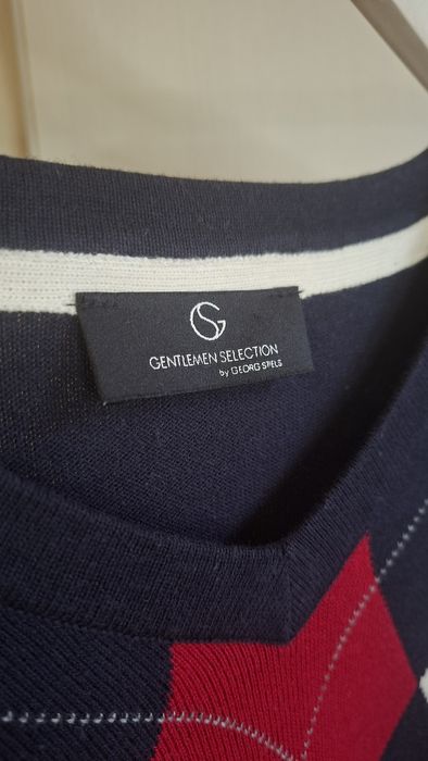 Классический пуловер от Georg Stiels