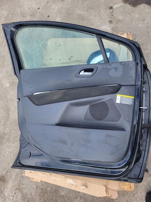 Vindem usa staga fata  Peugeot 3008