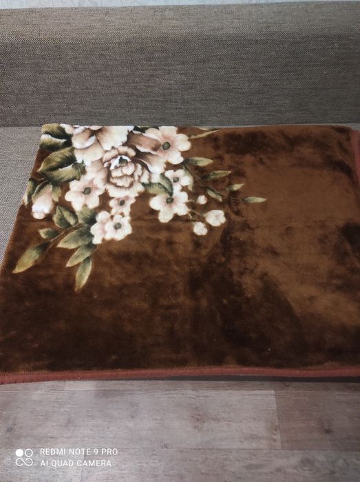 Плед  150 на 2 в отличном состоянии