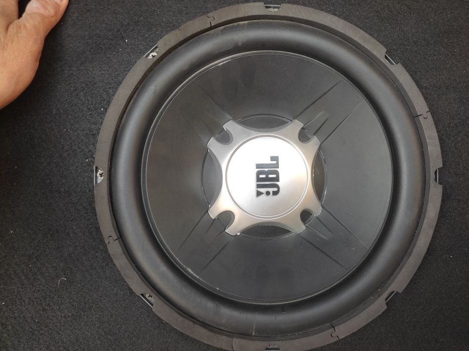 Динамик JBL сотилади. Янгидай жуда Кам ишлаган. Коробсиз.