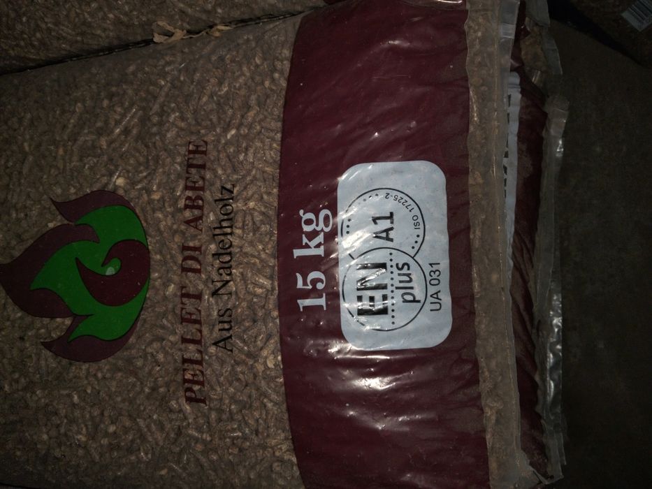 Vând peleți 15kg