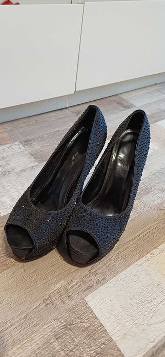 Дамски обувки и маратонки