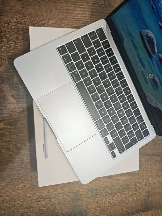 Macbook Air 13" M4 16 GB RAM 256 GB SSD Гаранция