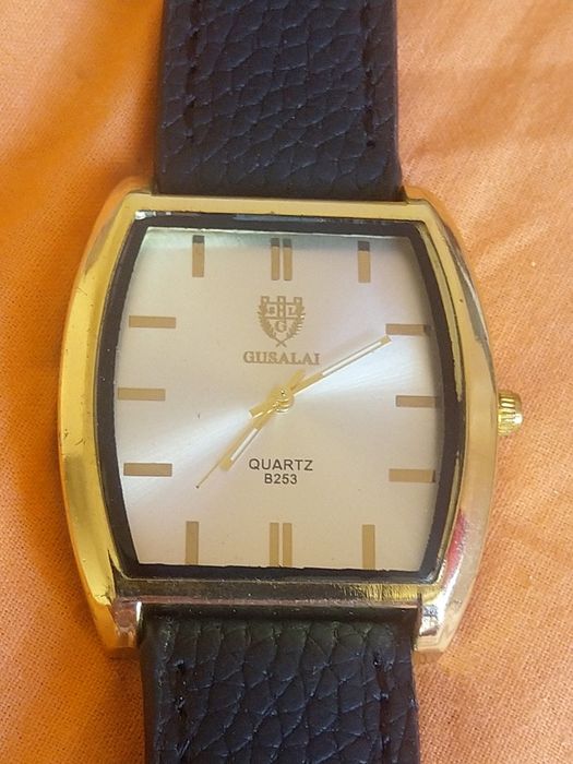 Лот нови часовници.