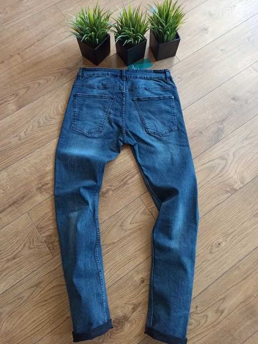 DIVIDED Hови гъзарски еластични дънки ръст 164/174