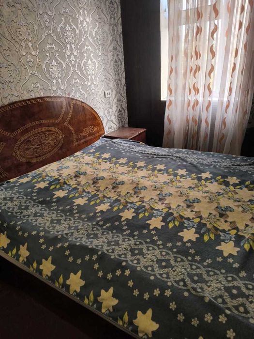 Киргили Мумтоз туйхона якинида 4/2 этаж 2 хона уй ижарага берилади