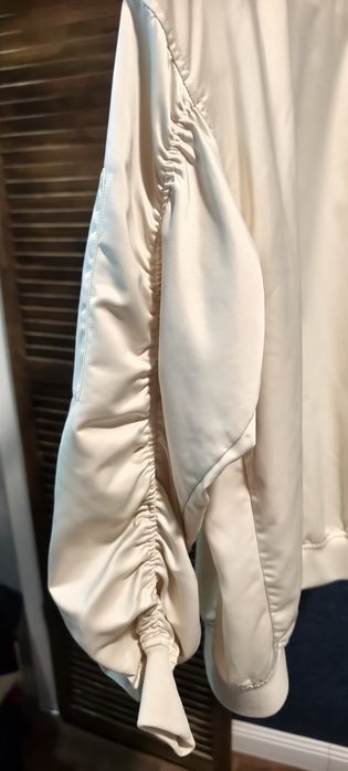 Продам бомбер love republic