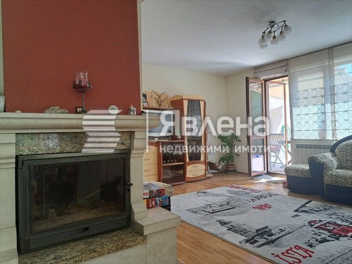 Многофамилна Къща на три етажа в квартал Виница