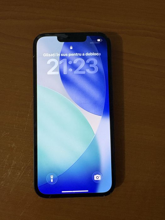 Vand iphone 13 simplu