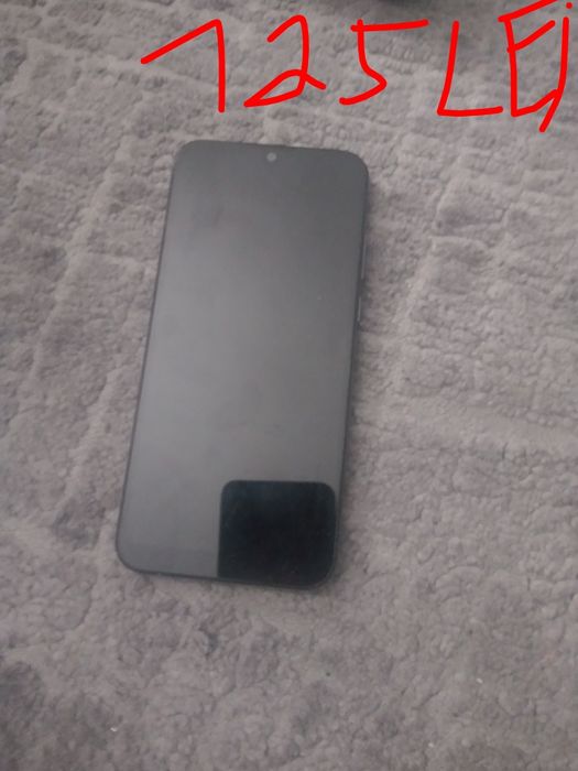 Vand telefoane pentru reparat