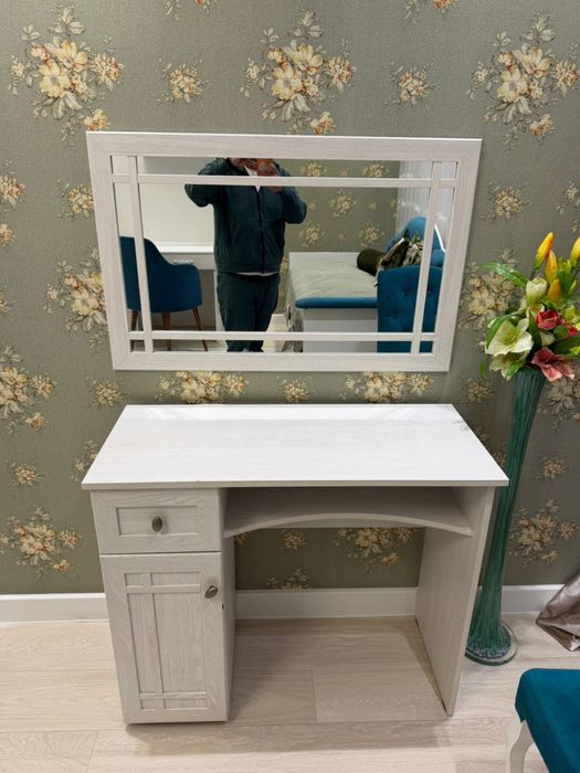 Туалетый столик,