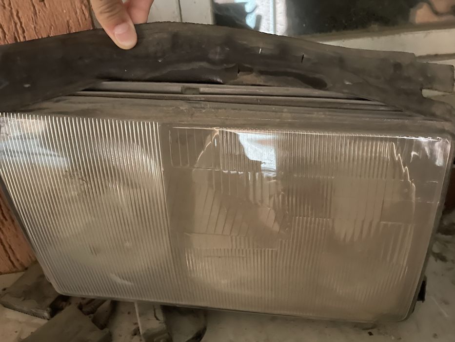 передние фары на Mercedes