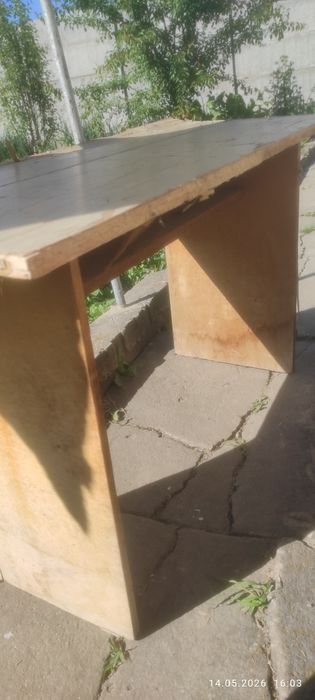 Два стола ,во двор