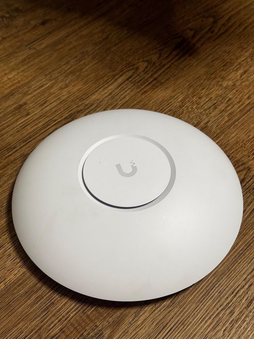 Точка доступа Ubiquiti UniFi U7 Pro