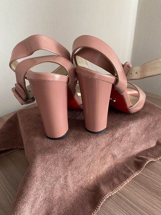 Босоножки, на высоком толстом каблуке