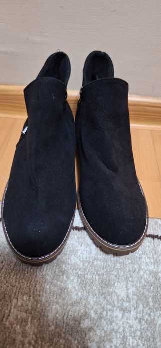 Botine nr 41 elegant,piele intoarsa