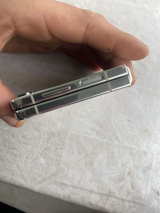 1️⃣ Samsung Galaxy Z Flip5 256GB, stare foarte bună, accept test