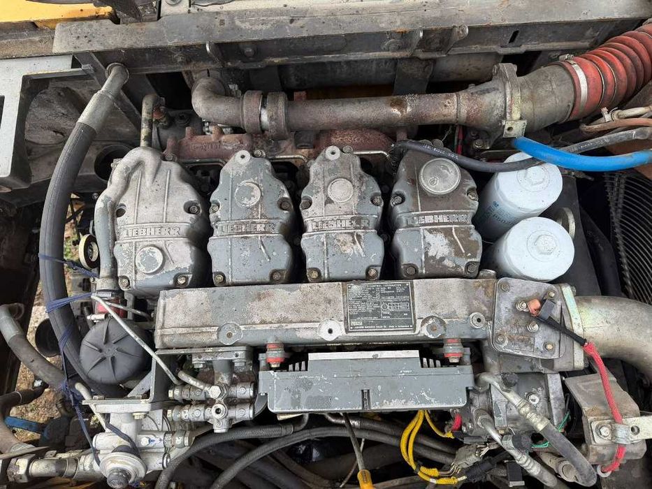 Motor Liebherr D934 S A6 excavator pe senile Liebherr R 926 C Litronic