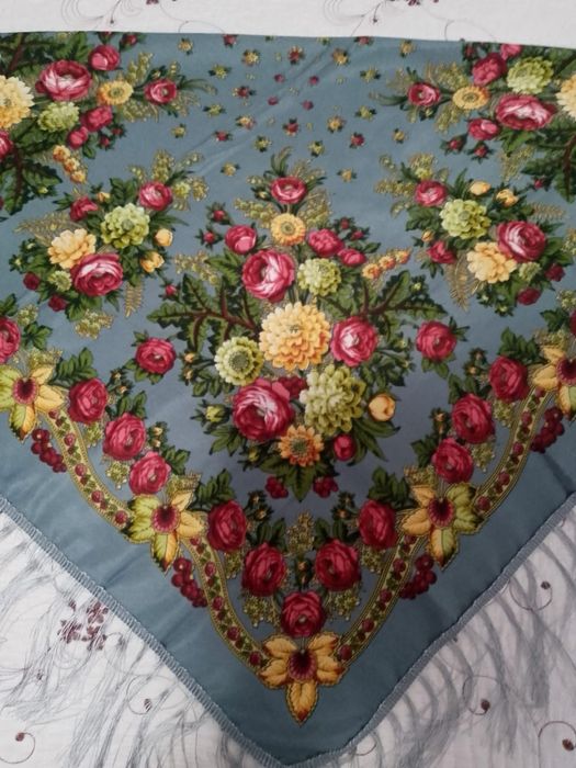 Batic , Sal model tfaditional , cu imprimeu floral