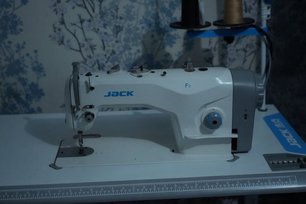 Jack F3 tikuv mashinasi sotiladi