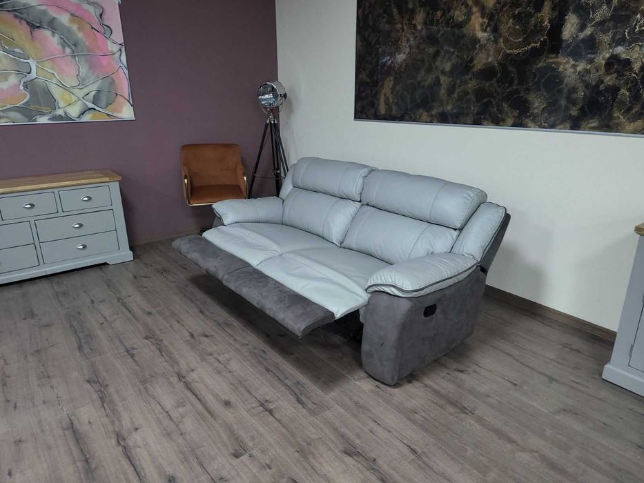 Сив диван тройка от кожа и плат с ръчен релакс механизъм