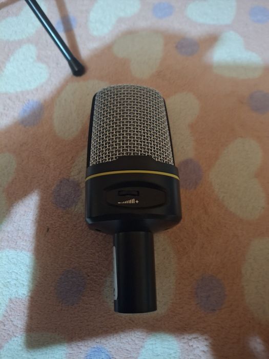 De vânzare microfon special pentru studio