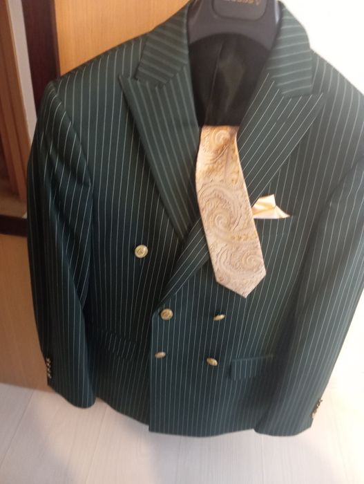 Costum de vânzare