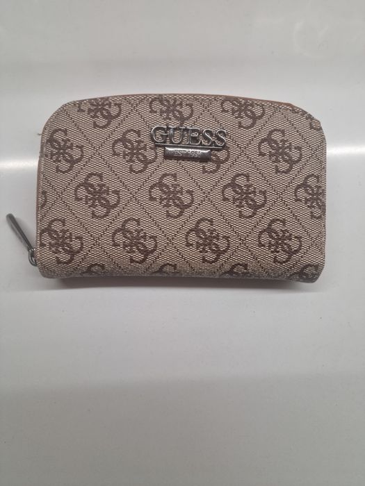 Дамско Пoртмоне Guess