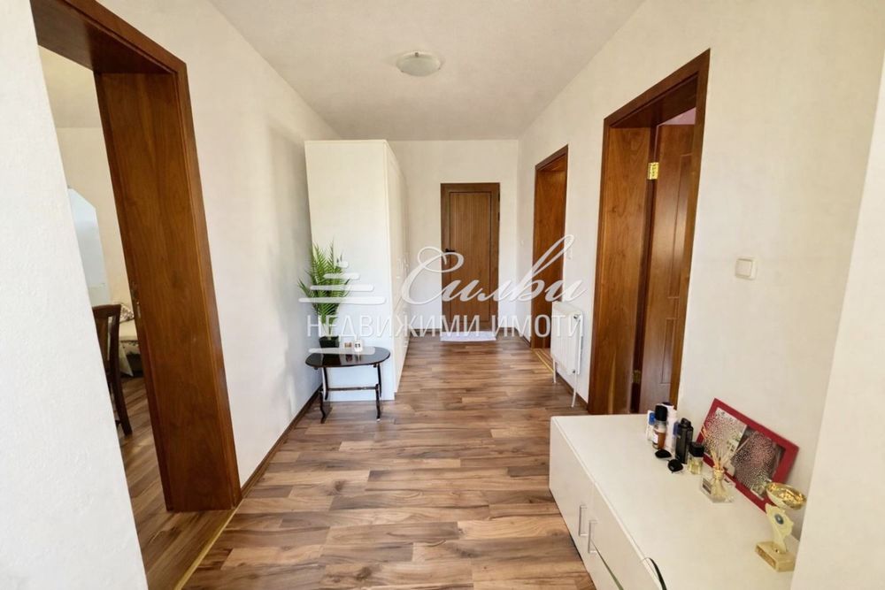 Самостоятелна ТУХЛЕНА къща на ПЛОЧА - гр. Нови пазар!