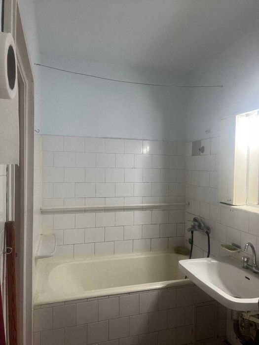 Vand apartament 2 camere,Romanilor,centrala pe gaz, decomandat