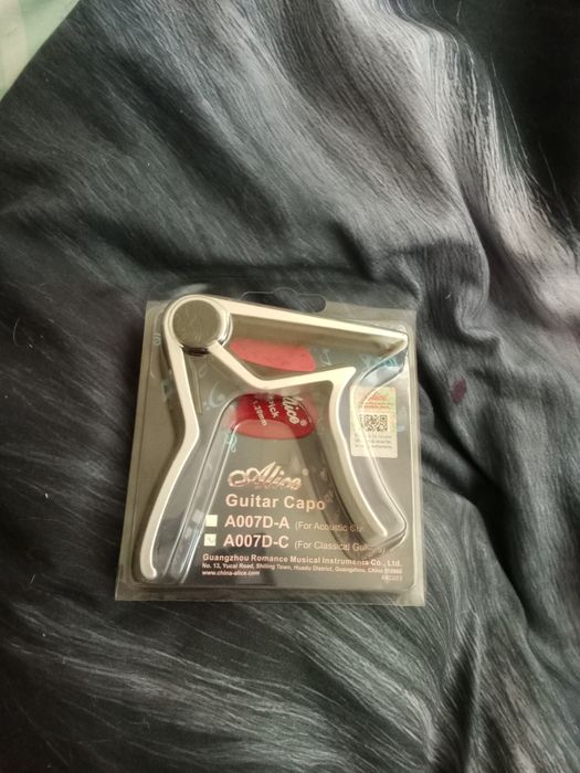 Продам аккустическую гитару