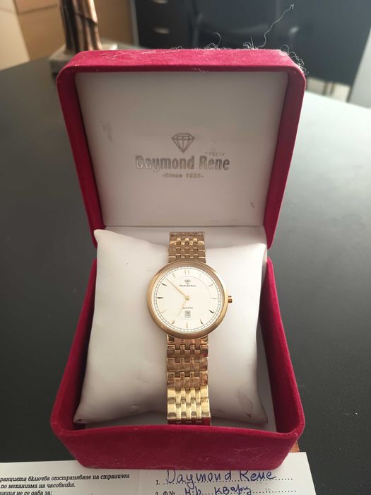 Часовник Daymond Rene Quartz