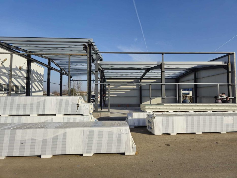 Depozit panouri sandwich ISOPAN-Consultanta si montaj hale metalice