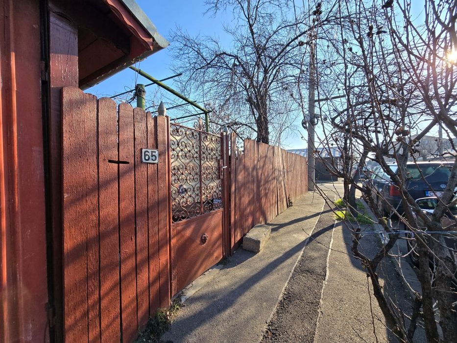 Casa la curte  colentina