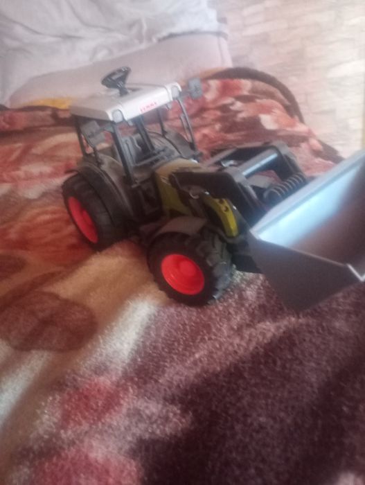 Tractor de jucărie claas cu cupă,+ remorcă  basculantă