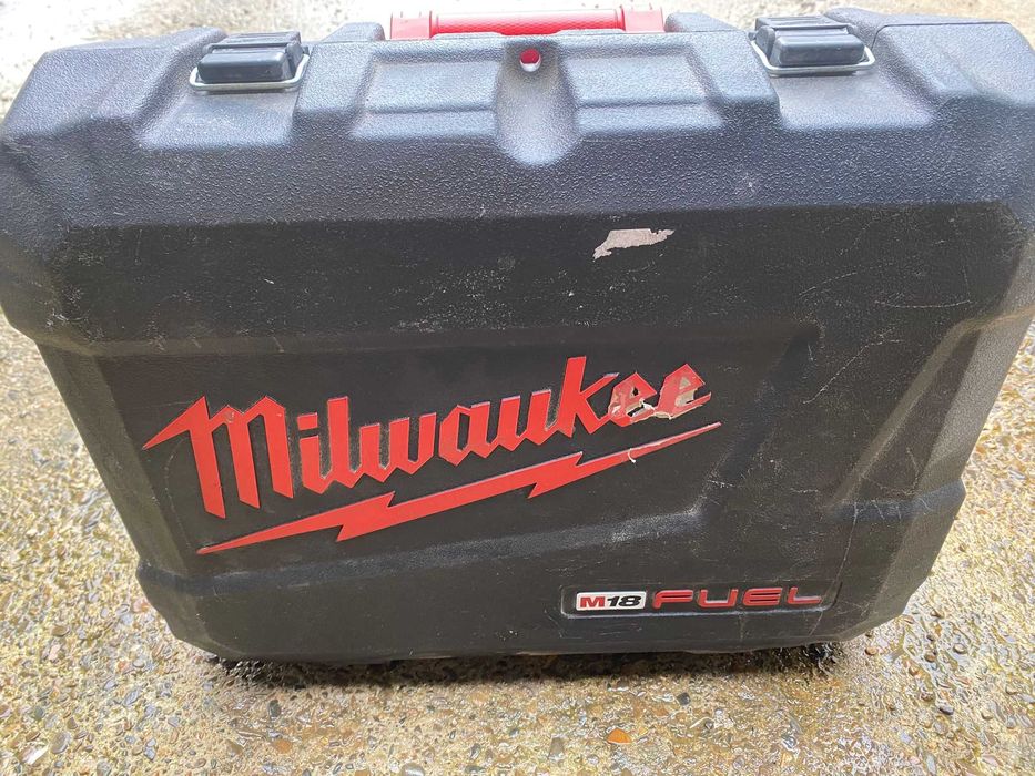 Pistol de cuie Milwaukee M18 FUEL Li-Ion + Baterie
