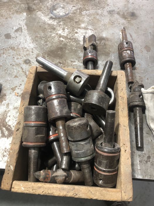 Masina de frezat cu freze cu coada FAS