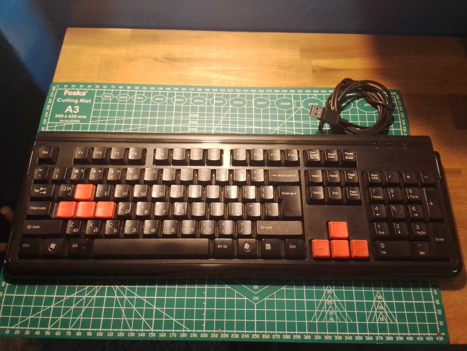 Продавам геймърска клавиатура